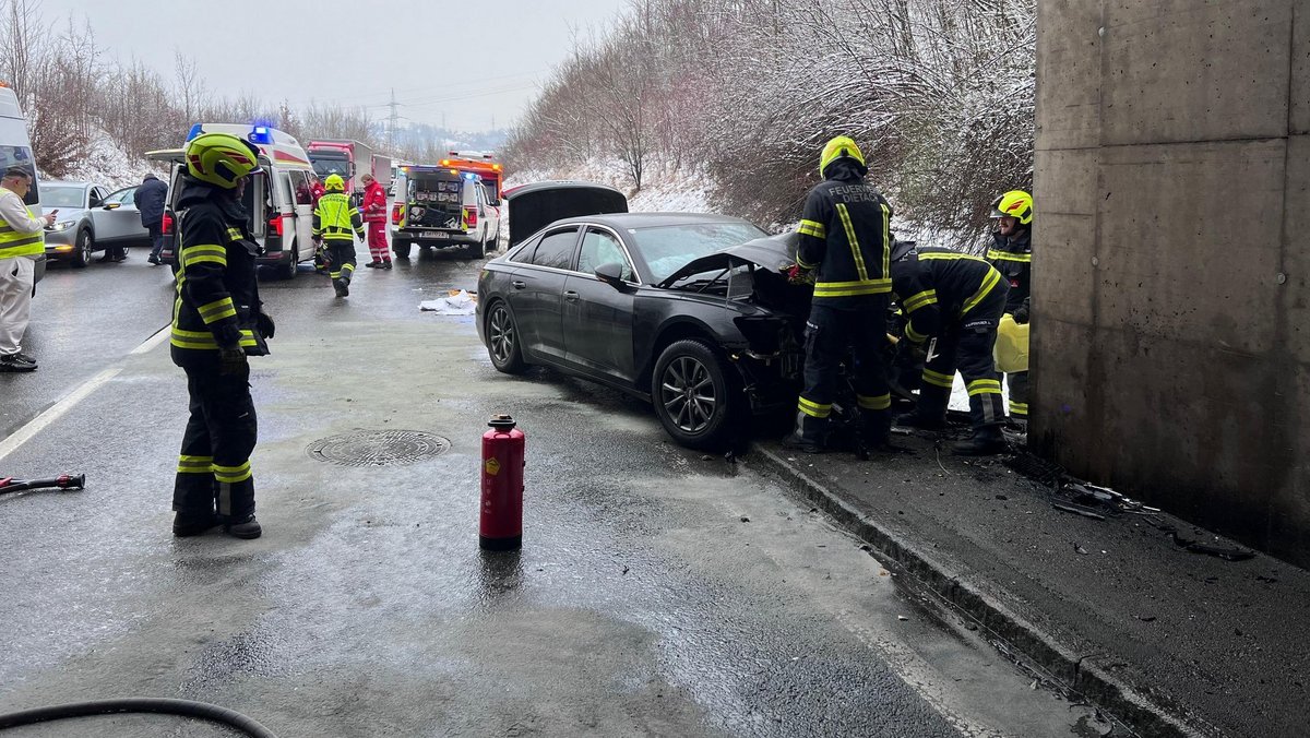Verkehrsunfall B 309, Tunnelportal - FF Dietach
